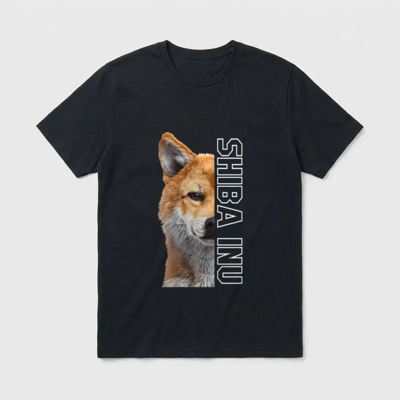 Shiba Inu T-Shirt 0084 – Realistisches Shiba Inu Porträt mit weißer vertikaler Schrift – Klassisches T-Shirt in Schwarz