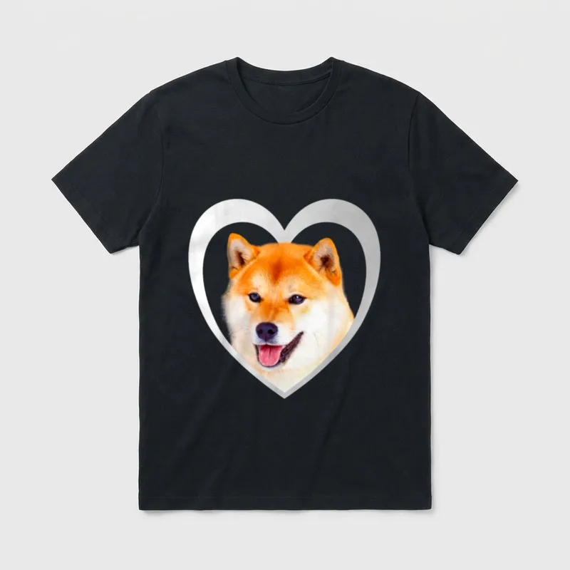 Shiba Inu Design Shiba T-Shirt – Fotorealistischer Shiba Inu Kopf in weißer Herzumrandung – Klassisches T-Shirt in Schwarz
