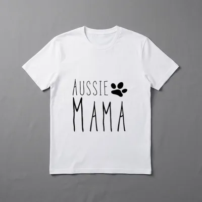 Australian Shepherd mom T-Shirt – Schriftzug AUSSIE MAMA mit schwarzem Pfotenabdruck – Klassisches T-Shirt in Schwarz