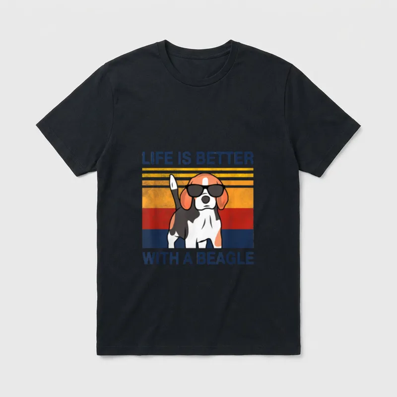 Life is better with a T-Shirt – Klassisches T-Shirt in Schwarz