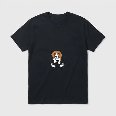 Beagle in der Tasche T-Shirt – Kleiner braun-weißer Beagle schaut aus einer Hosentasche – Klassisches T-Shirt in Schwarz