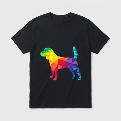 Beagle Dog T-Shirt – Geometrischer Beagle in Regenbogenfarben composed from triangles – Klassisches T-Shirt in Schwarz
