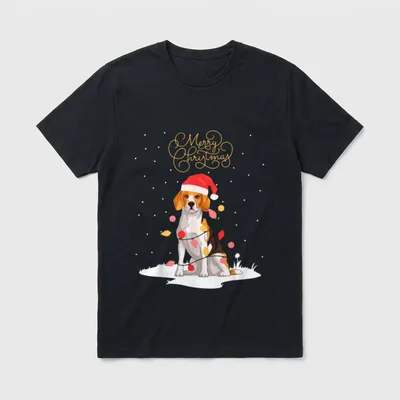 Beagle Merry Christmas Xmas T-Shirt – Weihnachtsbeagle mit Santa-Mütze und Lichterkette – Klassisches T-Shirt in Schwarz