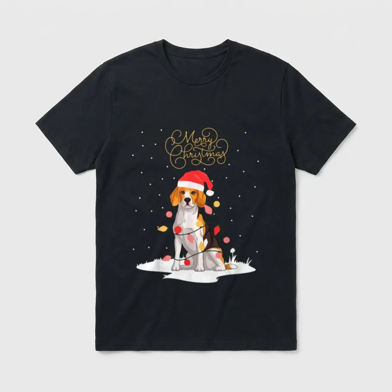 Beagle Merry Christmas Xmas T-Shirt – Weihnachtsbeagle mit Santa-Mütze und Lichterkette – Klassisches T-Shirt in Schwarz