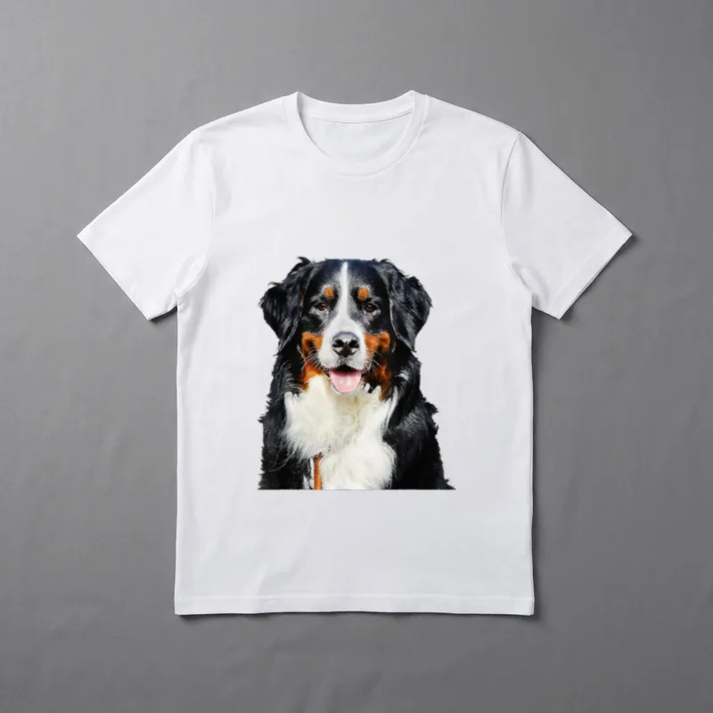 Berner Sennenhund Portrait T-Shirt – Porträtfoto eines bernersennenhundes mit offenem Mund – Klassisches T-Shirt in Schwarz