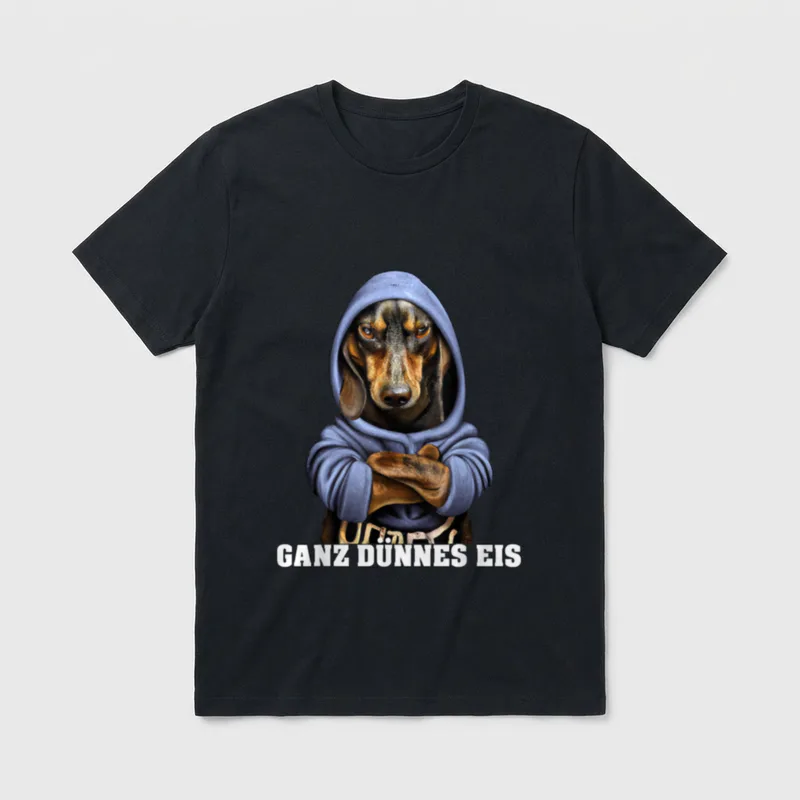 Dackel mit Hoodi oder Hund T-Shirt – Klassisches T-Shirt in Schwarz