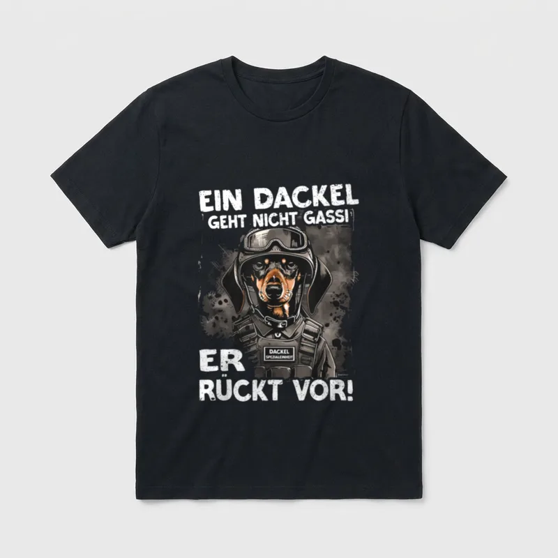 EIN Dackel geht Nicht gassi T-Shirt – Dackel in Helm und Weste mit Schriftzug Er rückt vor – Klassisches T-Shirt in Schwarz