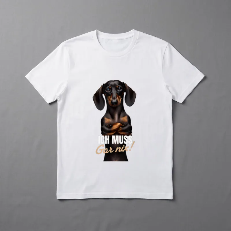 Ich muss gar nix T-Shirt – Dackel Teckel mit verschränkten Pfoten und Text Ich muss Gar nix! – Klassisches T-Shirt in Schwarz
