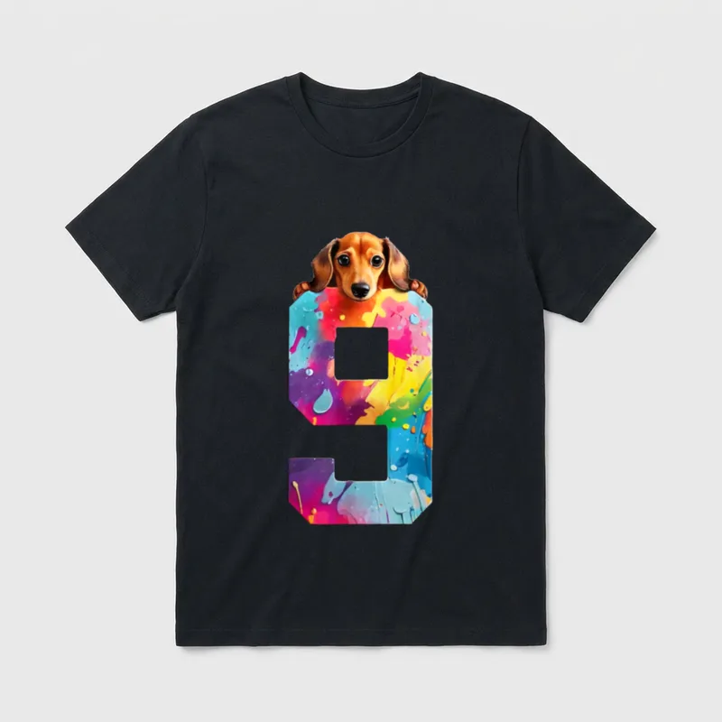 HUND 9 JAHRE DACKEL T-Shirt – Bunte Zahl 9 mit Dackelwelpen-Kopf und Farbspritzer-Motiv – Klassisches T-Shirt in Schwarz