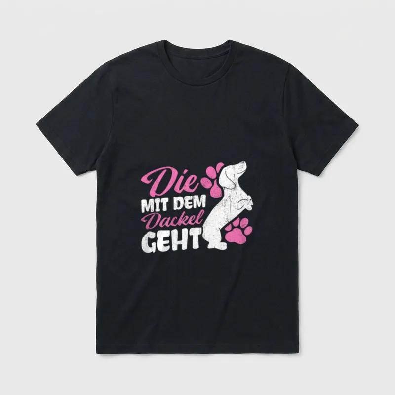 Die mit dem Dackel T-Shirt 0311 – Klassisches T-Shirt in Schwarz