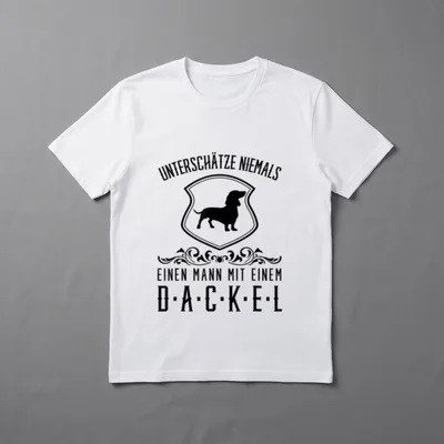 Unterschätze niemals einen Mann... T-Shirt – Klassisches T-Shirt in Schwarz