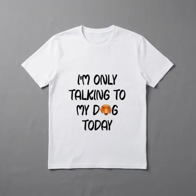 Kurzhaar Dackel I'm Only T-Shirt – Englischer Spruch mit Dackelgesicht als Buchstabe O – Klassisches T-Shirt in Schwarz