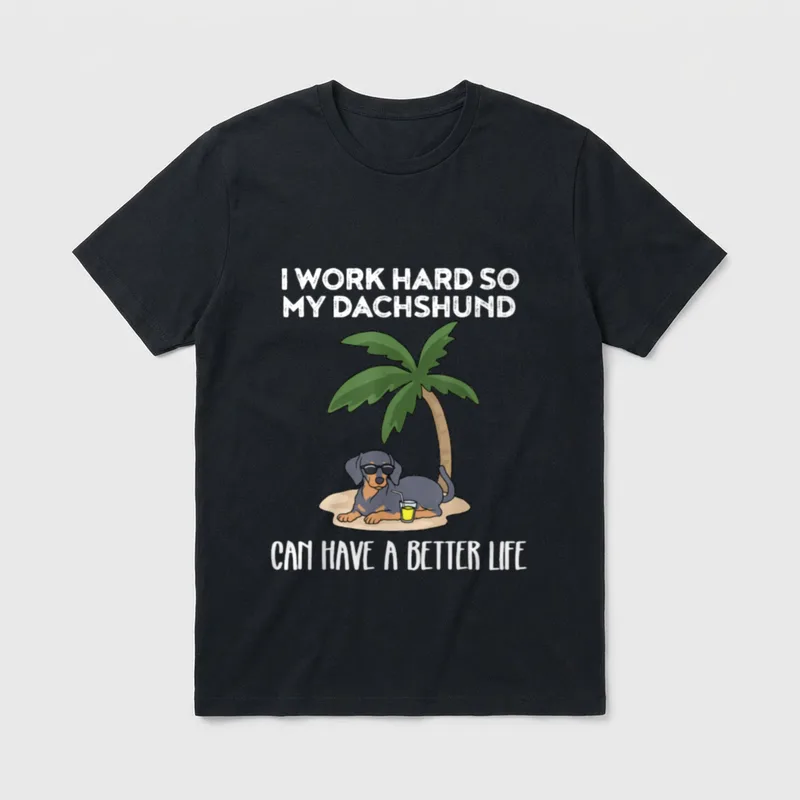 Lustiges Dackel Ich arbeite T-Shirt – Klassisches T-Shirt in Schwarz