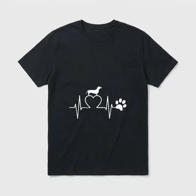 Dachshund Dackel Herzschlag Puls T-Shirt – Weiße Teckel-Silhouette auf Herz und Pulskurve – Klassisches T-Shirt in Schwarz