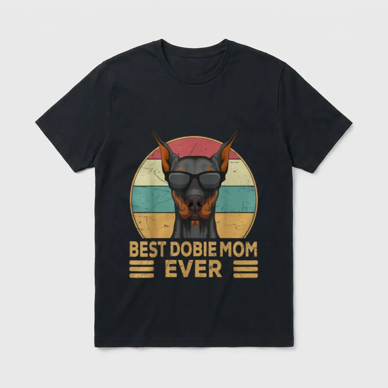 Dobermann Best Dobie Mom T-Shirt – Klassisches T-Shirt in Schwarz