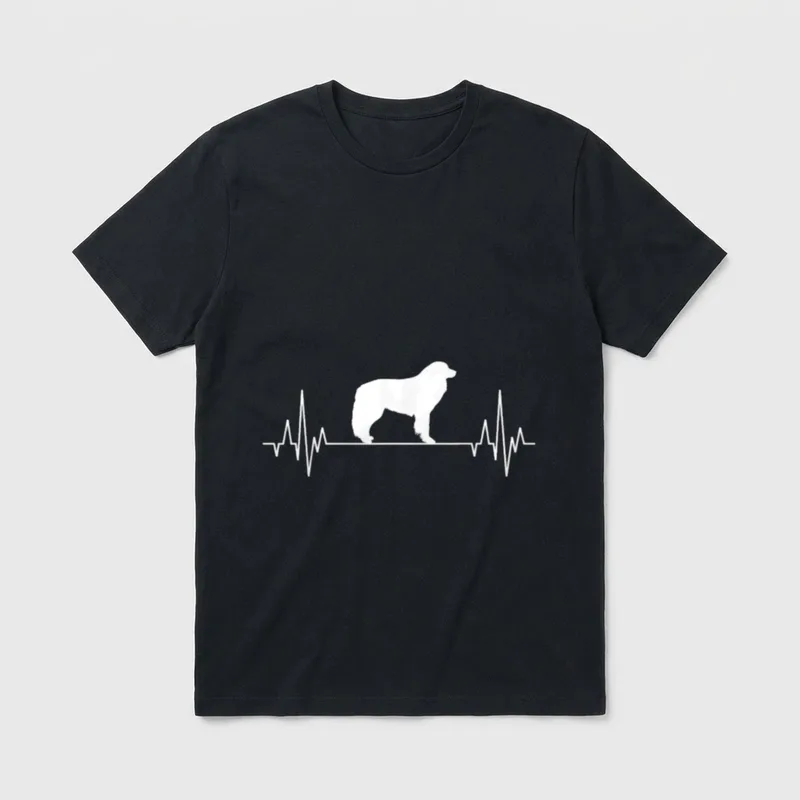 Pyrenäenberghund Herzschlag EKG Hunde T-Shirt – Klassisches T-Shirt in Schwarz