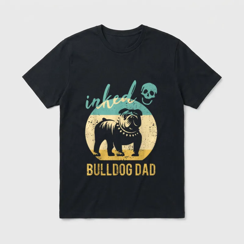 Bulldoggen Papa Tätowiert Old T-Shirt – Klassisches T-Shirt in Schwarz
