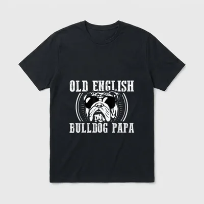 Old English Bulldog Papa T-Shirt – Bulldogge mit schwarzer Fliegerbrille und weißer Schrift – Klassisches T-Shirt in Schwarz