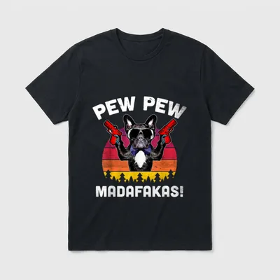 Frenchie Pew Pew Madafakas T-Shirt – Bulldogge mit Pistolen und PEW PEW MADAFAKAS! Text – Klassisches T-Shirt in Schwarz