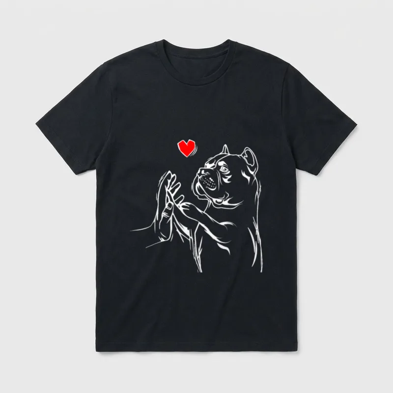 American Bully Liebe Hunde T-Shirt – Weißer Bulldogge gibt Highfive unter einem roten Herz – Klassisches T-Shirt in Schwarz