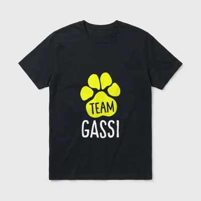 Hundebesitzer Team Gassi by T-Shirt – Gelber Pfotenabdruck mit Text TEAM GASSI – Klassisches T-Shirt in Schwarz