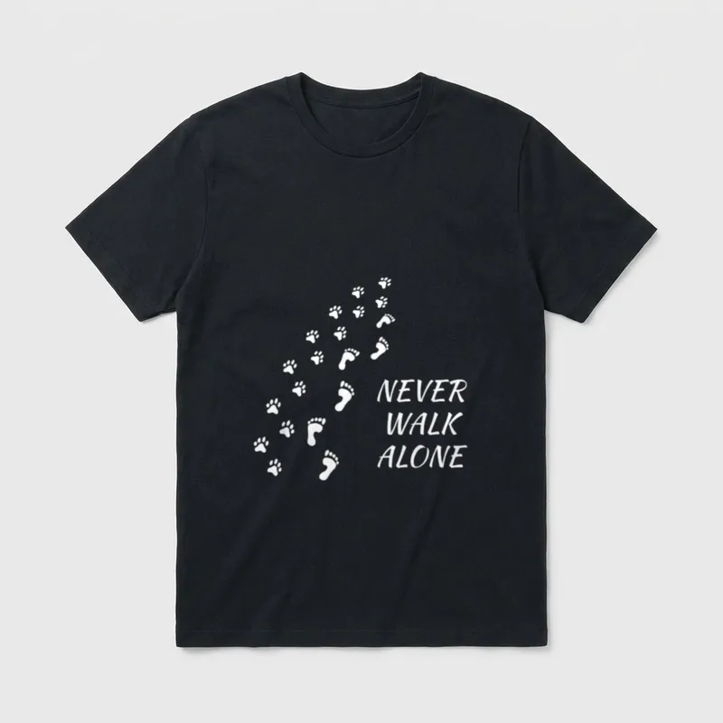 Never Walk Alone Gassi gehen T-Shirt – Klassisches T-Shirt in Schwarz