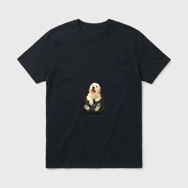 Golden Retriever In Pocket T-Shirt – Klassisches T-Shirt in Schwarz