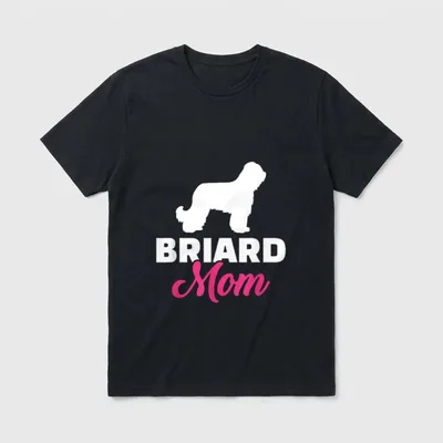 Briard Mama T-Shirt – Weiße Briard Silhouette mit BRIARD Mom Schriftzug in Weiß und Pink – Klassisches T-Shirt in Schwarz