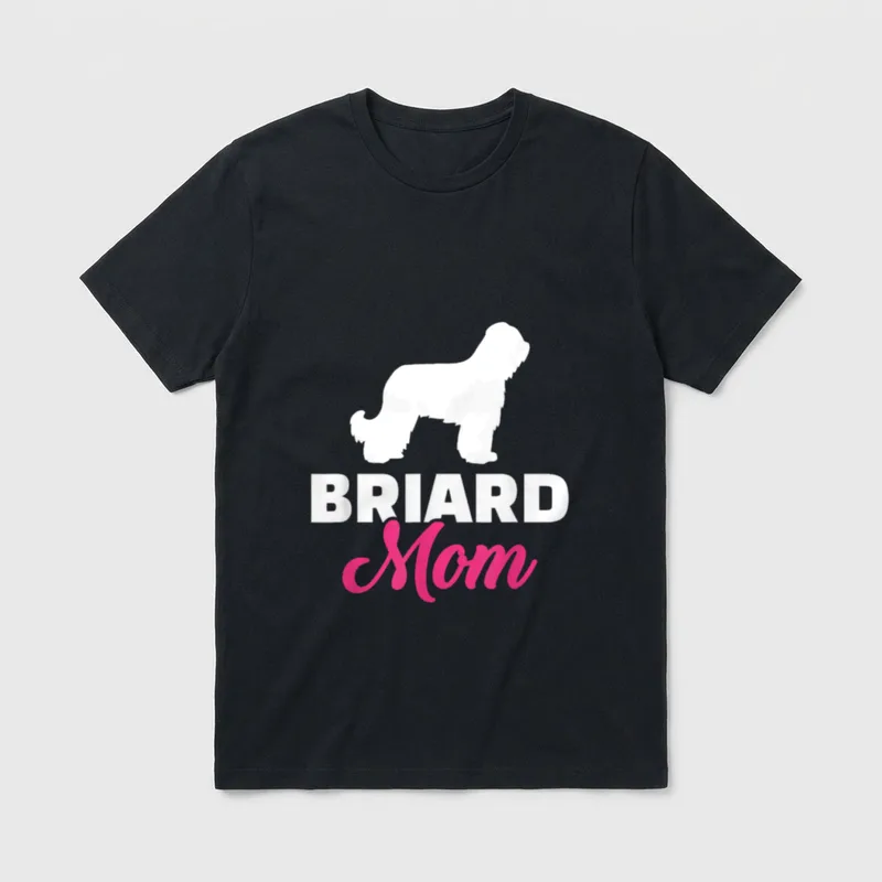 Briard Mama T-Shirt – Weiße Briard Silhouette mit BRIARD Mom Schriftzug in Weiß und Pink – Klassisches T-Shirt in Schwarz