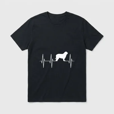 Briard T-Shirt 0073 – Weiße Briard-Silhouette integriert in einen Elektrokardiogramm-Strich – Klassisches T-Shirt in Schwarz
