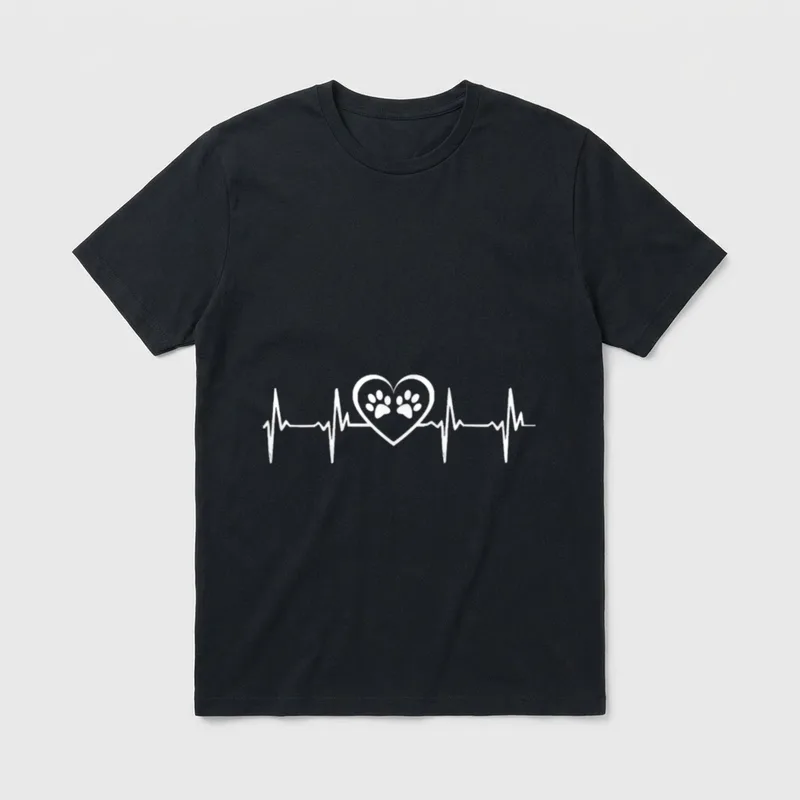 Katzen Hunde Pfoten Heartbeat T-Shirt – Herzschlaglinie mit Pfotenabdruck in einem Herzen – Klassisches T-Shirt in Schwarz