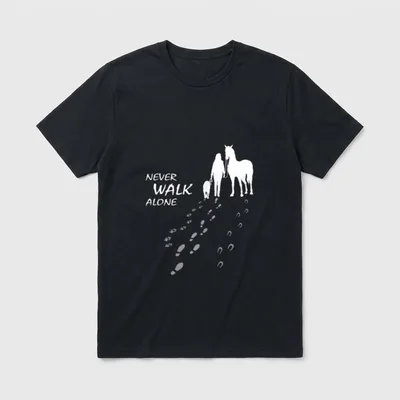Hund Pferd Never walk T-Shirt – Klassisches T-Shirt in Schwarz