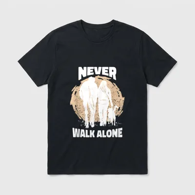 Never walk alone Pferdefan T-Shirt – Klassisches T-Shirt in Schwarz