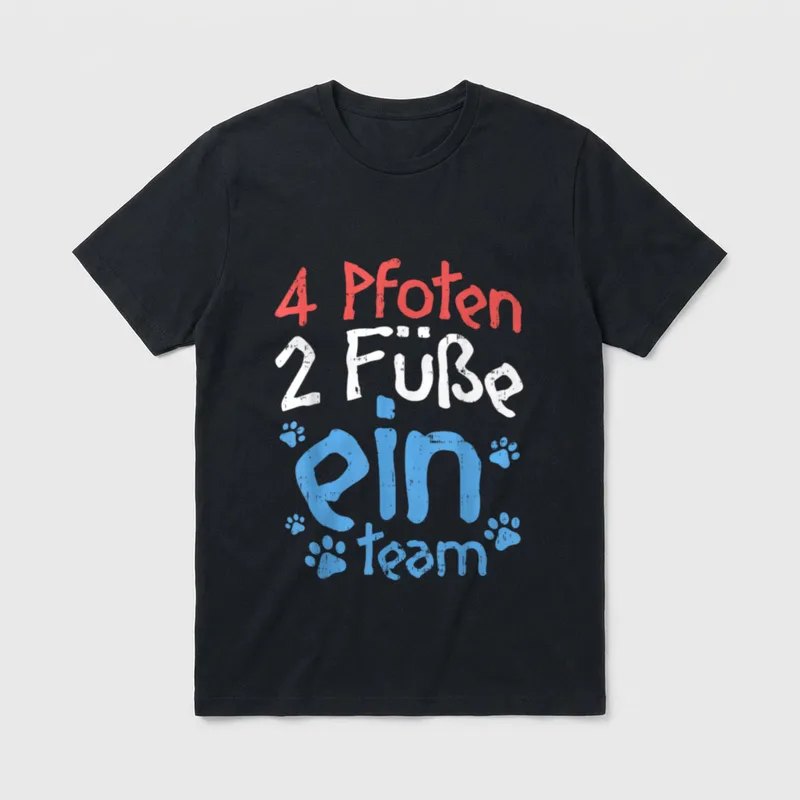 Hund und Herrchen Ein Team T-Shirt – Klassisches T-Shirt in Schwarz