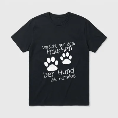 Der Hunde ist harmlos T-Shirt – Klassisches T-Shirt in Schwarz