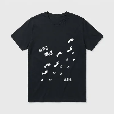 Hund Never walk alone T-Shirt 0427 – Klassisches T-Shirt in Schwarz