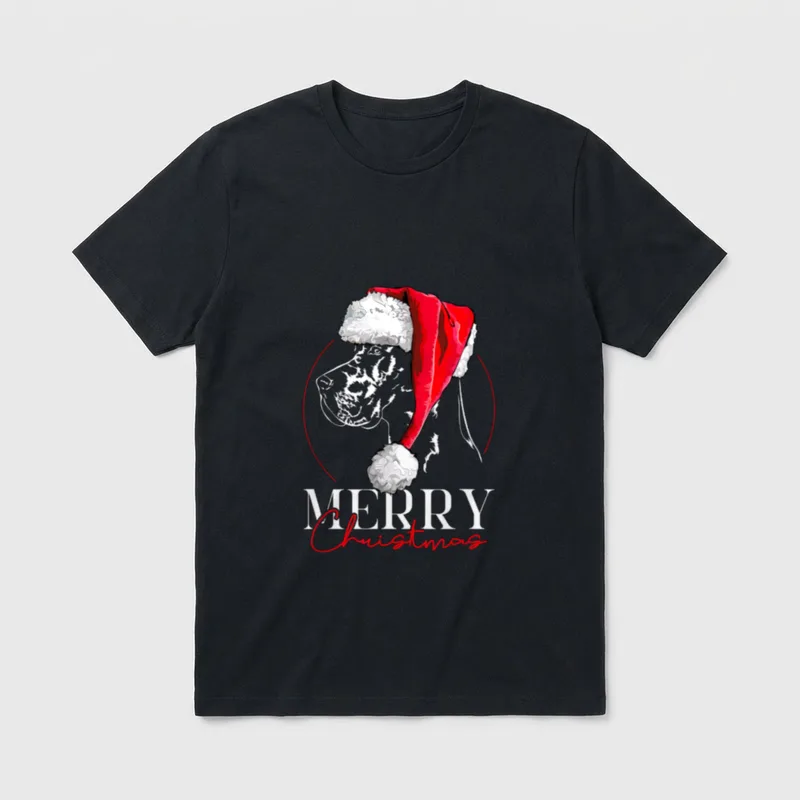 Lustiger Deutsche Dogge Merry T-Shirt – Hundeskizze mit roter Mütze und MERRY Christmas Text – Klassisches T-Shirt in Schwarz