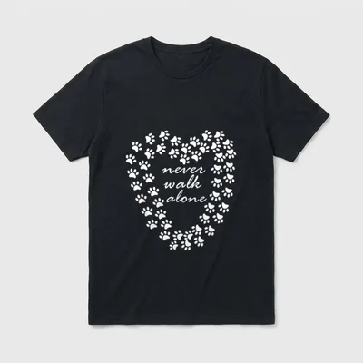 Never walk alone Dog T-Shirt – Klassisches T-Shirt in Schwarz