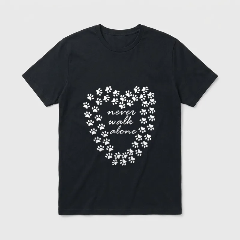 Never walk alone Dog T-Shirt – Klassisches T-Shirt in Schwarz