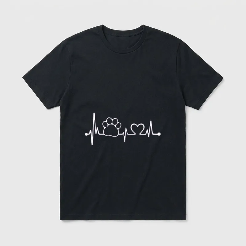 Mein Herz schlägt für Hunde T-Shirt – Klassisches T-Shirt in Schwarz