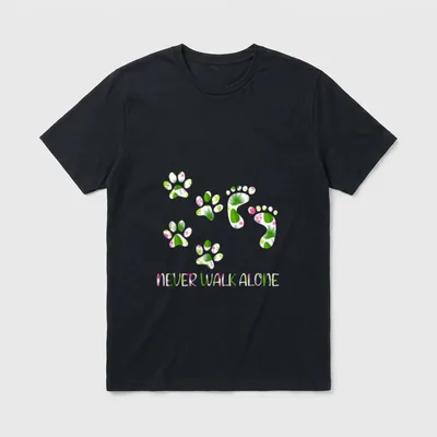 Never Walk a Alone T-Shirt – Klassisches T-Shirt in Schwarz