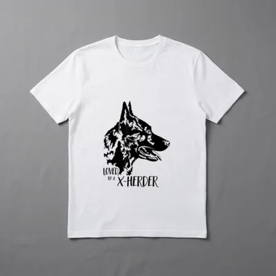 Hollandse Herder Loved by T-Shirt – Klassisches T-Shirt in Schwarz