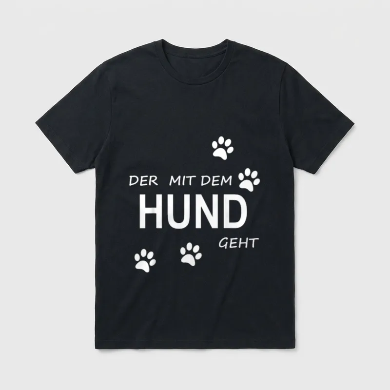 Der Mit Dem Hund T-Shirt 1118 – Schriftzug DER MIT DEM HUND GEHT mit weißen Pfotenabdrücken – Klassisches T-Shirt in Schwarz