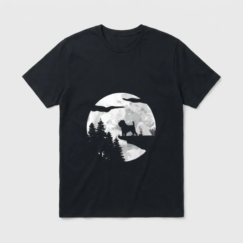 Vierbeiner Hund Hunderasse Vollmond Brussels T-Shirt – Hundesilhouette vor Vollmond und Wald – Klassisches T-Shirt in Schwarz