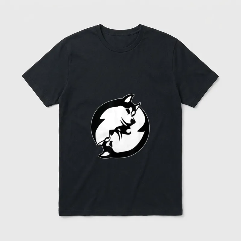 Yin Yang Hund Yoga T-Shirt – Zwei Hunde als Yin-Yang-Symbol in Schwarz und Weiß – Klassisches T-Shirt in Schwarz