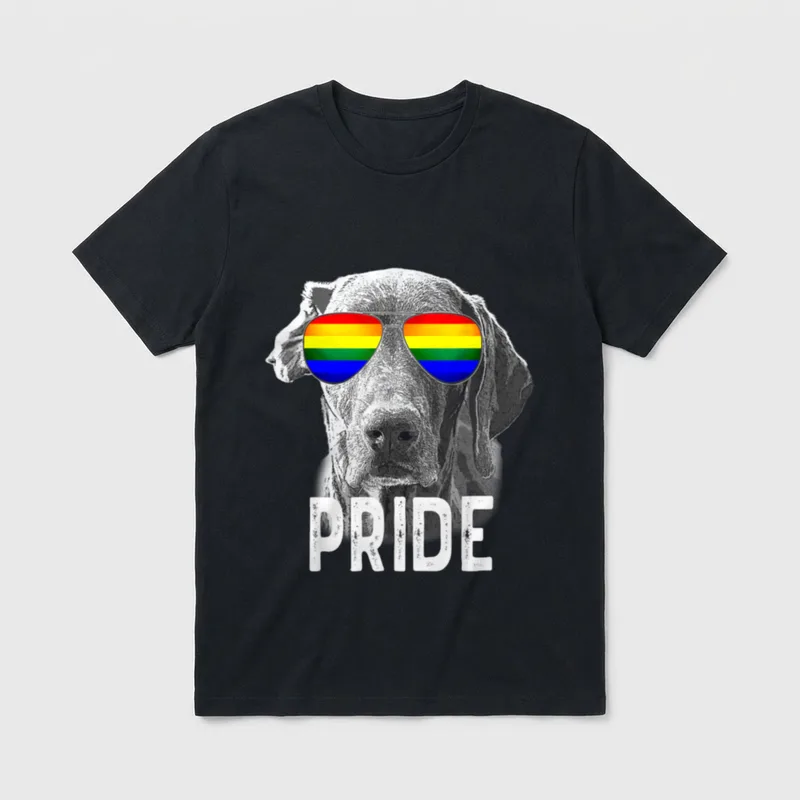 Gay Pride Great Dane T-Shirt – Hundekopf mit Regenbogen-Sonnenglas und weißer PRIDE Schrift – Klassisches T-Shirt in Schwarz