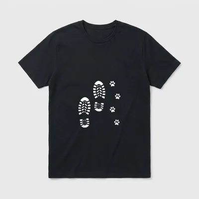 Hund und Mann Wandern T-Shirt – Klassisches T-Shirt in Schwarz