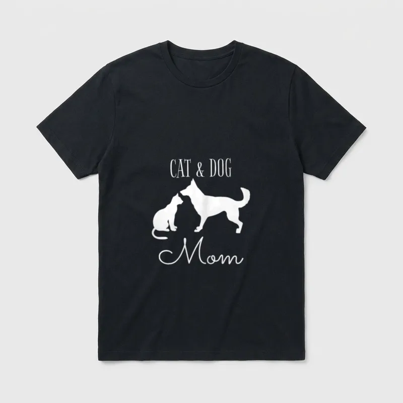 Hund & Katze Cat T-Shirt – White silhouette of a cat and dog with text CAT & DOG Mom – Klassisches T-Shirt in Schwarz