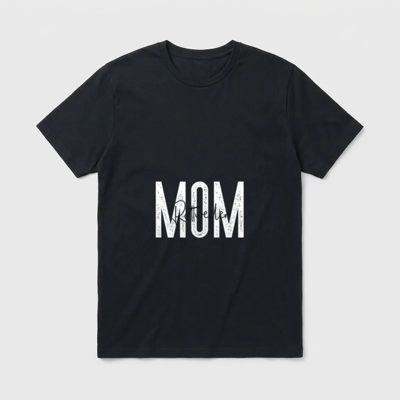Rottweiler mom Hund Hunde T-Shirt – Weißer Schriftzug MOM mit schwarzer Rottweiler-Kursive – Klassisches T-Shirt in Schwarz