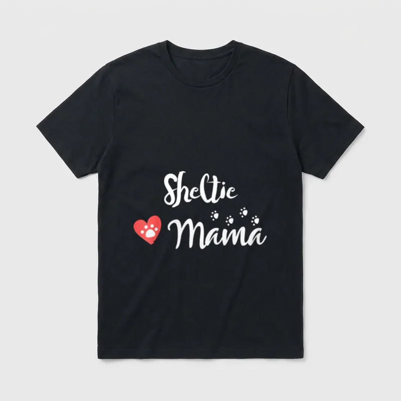 Sheltie Mama Shetland Sheepdog T-Shirt – Sheltie Mama Text mit rotem Herz und Pfotenabdruck – Klassisches T-Shirt in Schwarz